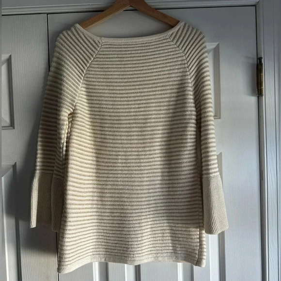 Chico’s Women’s tunic sweater tan, white w/ thin gold thread size 0 - Picture 2 of 5